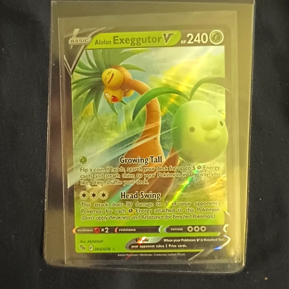 POKEMON 2022 Alolan Exeggutor V full Art HOLOGRAPHIC #8.perfect condition.